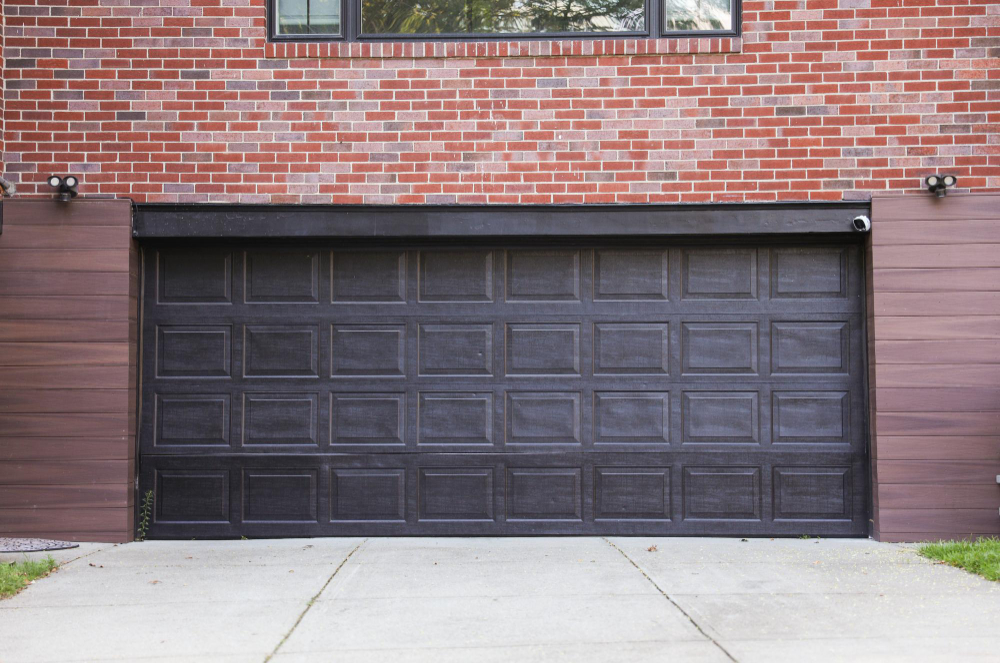 How Maricopa Garage Door Services Can Enhance Security
